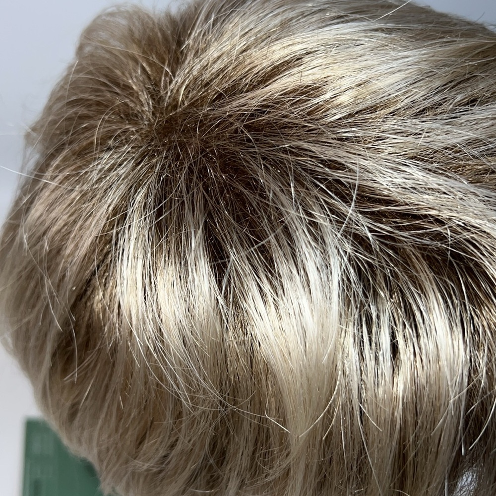 NWT ESTETICA DESIGNS JETT FRONT LACE LINE WIG SHORT HAIR IN SUNLIT BLONDE - Picture 10 of 17